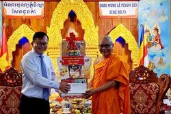 Lãnh đạo thành phố Cần Thơ thăm, chúc mừng nhân dịp lễ Sêne Đôlta