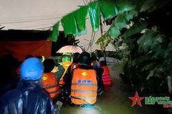 Tiểu đoàn 409 (Bộ Tham mưu Quân khu 5): Kịp thời di dời hơn 200 người dân tránh lũ trong đêm