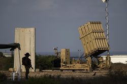 Báo Thụy Sĩ: Châu Âu có tiêu chuẩn kép với Nga và Israel