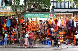 Phố Hàng Mã thay áo mới trước thềm lễ hội Halloween