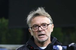 HLV Philippe Troussier chỉ ra nhiều vấn đề của tuyển Việt Nam