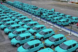 Hãng taxi điện của ông Phạm Nhật Vượng mở rộng sang Lào