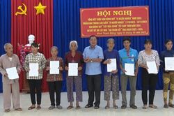 Xã Bình Thạnh Đông bàn giao 36 căn nhà Đại đoàn kết