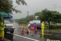 Tạm ngừng xe lưu thông trên đèo Hải Vân do sạt lở