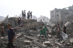 Israel thả 6.000 quả bom, xới tung Dải Gaza