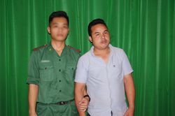 Người đàn ông Lào vận chuyển gần nửa tỷ đồng trái phép qua biên giới