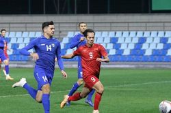 HLV Philippe Troussier chia sẻ gì sau trận thua đội tuyển Uzbekistan?