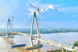 Khoảnh khắc cầu Mỹ Thuận 2 nối liền đôi bờ sông Tiền