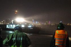 Cứu kịp thời 14 thuyền viên trên tàu cá đang chìm trên biển