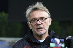 HLV Philippe Troussier lý giải nguyên nhân tuyển Việt Nam thua trận thứ hai liên tiếp