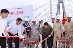Chính thức hợp long cầu Mỹ Thuận 2 nối Tiền Giang và Vĩnh Long
