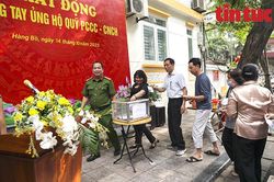 Người dân phố cổ chung tay ủng hộ quỹ phòng cháy chữa cháy và cứu nạn cứu hộ