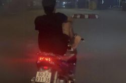 Đồng Nai: Xác minh làm rõ 2 thanh niên điều khiển xe máy bằng chân