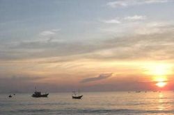 Thời tiết biển hôm nay 14/10/2023: Có mưa dông, lốc xoáy và gió giật mạnh