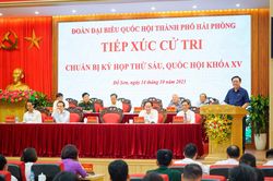 Chủ tịch Quốc hội Vương Đình Huệ tiếp xúc cử tri TP Hải Phòng