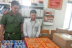 Gom cả tạ pháo để bán kiếm lời