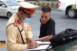 Hàng loạt xe chở khách chạy 'rùa bò' bị xử phạt