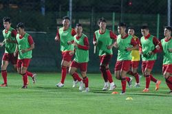 Quang Hải chắc chắn lỡ trận gặp Hàn Quốc, đội tuyển Việt Nam tập nhẹ tại Hàn Quốc