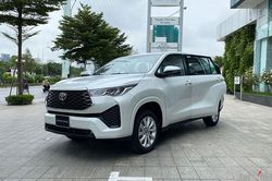 Toyota Innova Cross vừa ra mắt Việt Nam đã 'đội giá' tới 50 triệu đồng