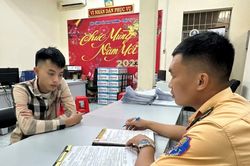 Đồng Nai truy tìm, xử phạt nhiều trường hợp lái xe máy bằng chân