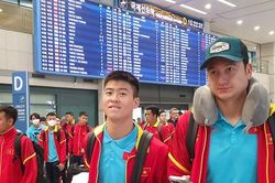 Đội tuyển Việt Nam vất vả tới Suwon, chuẩn bị đấu dàn sao Hàn Quốc
