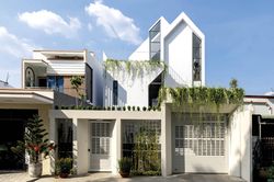 Nhà phố với vườn trên mái