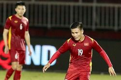 Quang Hải lỡ dịp so giày với Son Heung Min