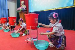 Hội LHPN Việt Nam cùng UNICEF hưởng ứng Ngày thế giới rửa tay với xà phòng