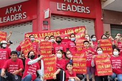Phụ huynh lại kéo đến Apax Leader đòi tiền học phí