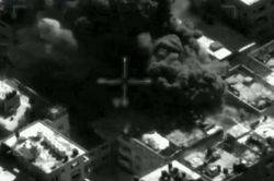 Israel tấn công Gaza bằng đường biển và trên không