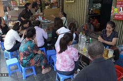 Bán hàng ăn ở chợ