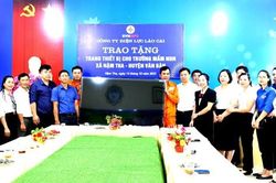 Điện lực Lào Cai hỗ trợ học sinh dân tộc thiểu số vùng sâu