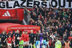 Nhà Glazer tăng cường an ninh vì sợ CĐV MU... làm loạn