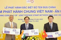 Hình ảnh môn võ dân tộc của Việt Nam-Ấn Độ trên tem chung hai nước