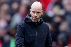 Lãnh đạo MU bị dao động Erik ten Hag, lo 'vỡ' phòng thay đồ