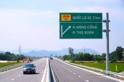 Vì sao tạm dừng lưu thông 2 tuyến cao tốc qua Thanh Hóa, Nghệ An?