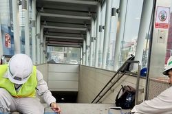 Thử nghiệm tấm chắn nước ngập cửa ga ngầm metro số 1