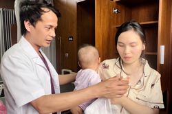 Điều kỳ diệu với cháu bé 18 tháng tuổi bị đứt rời bàn tay