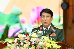 Chăm lo xây dựng, đào tạo, bồi dưỡng đội ngũ cán bộ công đoàn có trình độ chuyên môn nghiệp vụ tốt, tay nghề giỏi và uy tín cao (*)