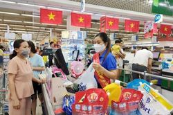 Bộ Tài chính đề xuất tiếp tục giảm thuế VAT 2% tới giữa năm 2024