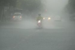 Mưa lớn sắp dịch chuyển lên Bắc Trung Bộ và miền Bắc