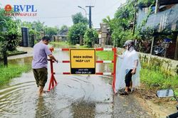 Áp thấp nhiệt đới đi vào vùng biển Trung Trung Bộ gây mưa to đến rất to, gió giật cấp 8