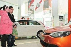 Mua xe mới xong, tôi phóng về nhà bố mẹ đẻ để khoe, nhưng nghe mẹ nói một câu tôi sợ hãi phóng xe đi ngay