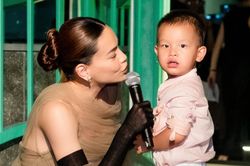 Bé Leon chuẩn 'fan cứng' Hồ Ngọc Hà, hát bài mới của mẹ không trật nhịp nào!