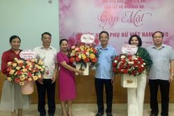Câu lạc bộ nhà báo nữ tỉnh Yên Bái gặp mặt Ngày Phụ nữ Việt Nam 20/10