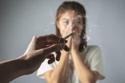 Phụ nữ và thuốc lá ở Việt Nam: Nhiều nguy cơ tiềm ẩn