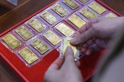 Giảm tới 1 triệu đồng từ đỉnh, giá vàng miếng đang lùi sát về 70 triệu đồng/lượng