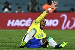 Neymar chấn thương, Brazil thua Uruguay