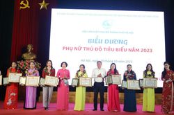 Biểu dương Chủ tịch Hội phụ nữ giỏi, phụ nữ Thủ đô tiêu biểu năm 2023