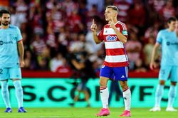'Hiện tượng La Liga' Bryan Zaragoza và sự lãng mạn của bóng đá đường phố
